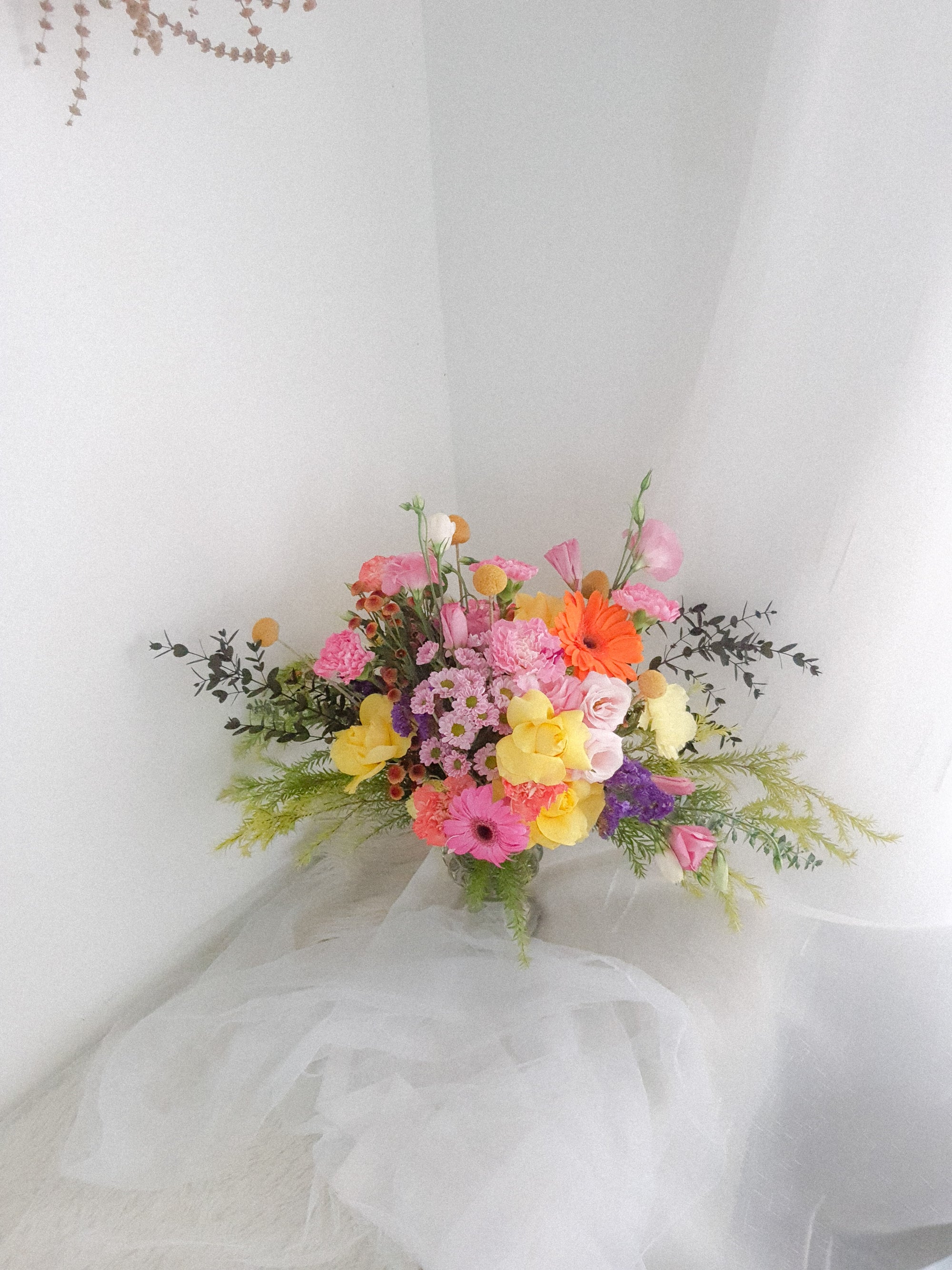 Florist's Seasonal Vase Arrangement (Large)